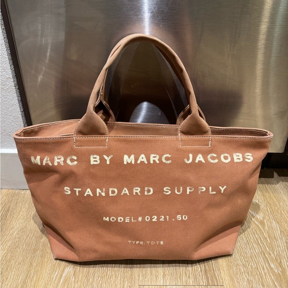 Marc by Marc Jacob’s: general supply tote with zipper - Picture 1 of 12